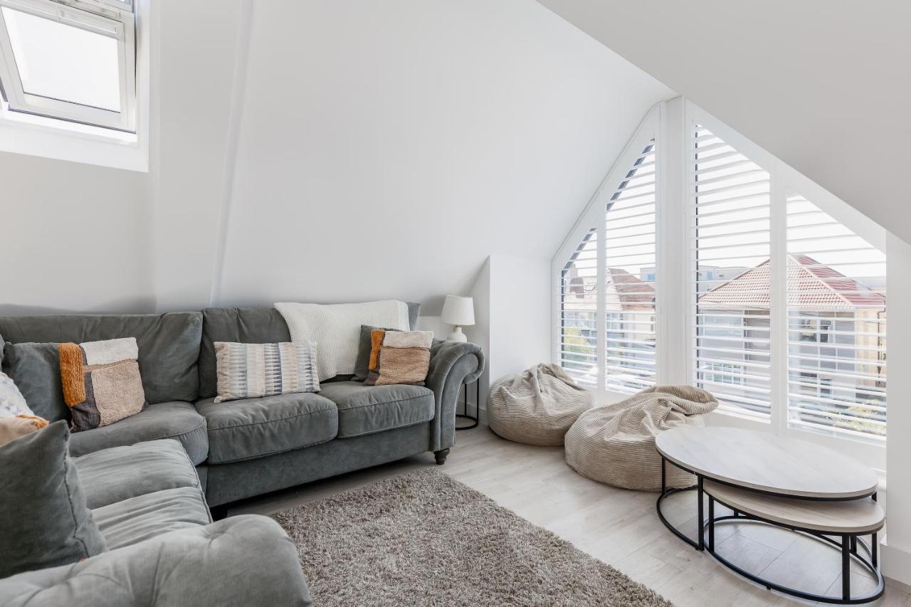 2 Bed Seaside With Parking * Bornemouth